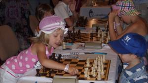 С шах възпитават малчугани на благородство и аналитично мислене