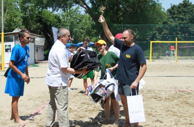 Двойка на община Русе спечели първо място в турнира по плажен тенис