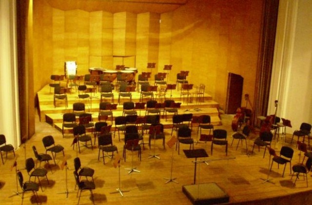 Трио Ориндж на русенска сцена тази вечер