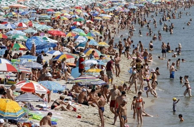 Колега на Памела Андерсън „спаси търговец на плажа