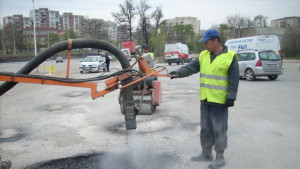 Закърпиха улиците в кв Света гора почнаха тези в Зона