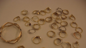 Продадоха 2 кг злато на търг