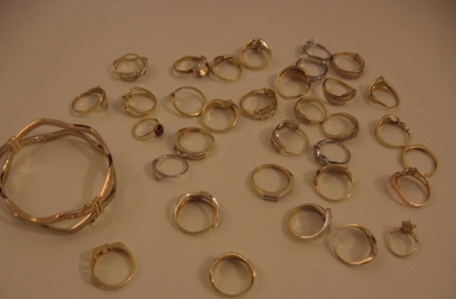 Продадоха 2 кг злато на търг