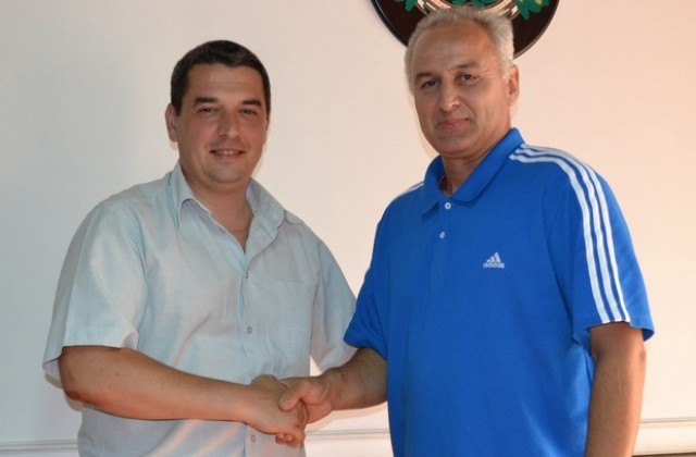 Екснационалът Бончо Генчев ще ръководи горнооряховското футболно Локо