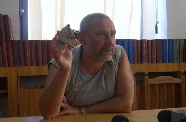 Глинена реплика на златен тракийски конник разкрили на Перперикон