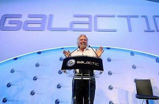 Милиардер полита в космоса с децата си