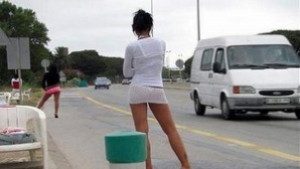 Масов лов на проститутки на Златните задържаха и травестити