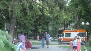 Млада жена припадна в градската градина