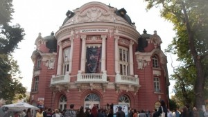 Драмата с цели три премиери през новия театрален сезон