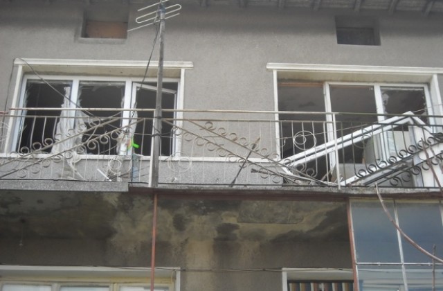 Газова бутилка избухна в Тополи, мъж е тежко ранен