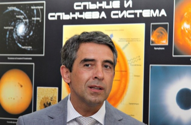 Плевнелиев не мечтаел за отпуска с 10 бодигарда