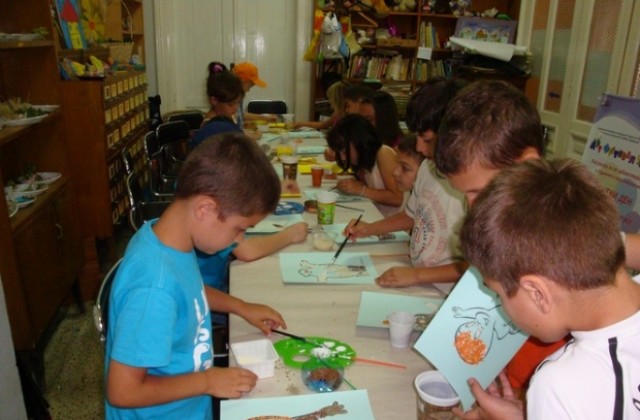 Продължава лятното екоучилище в библиотеката