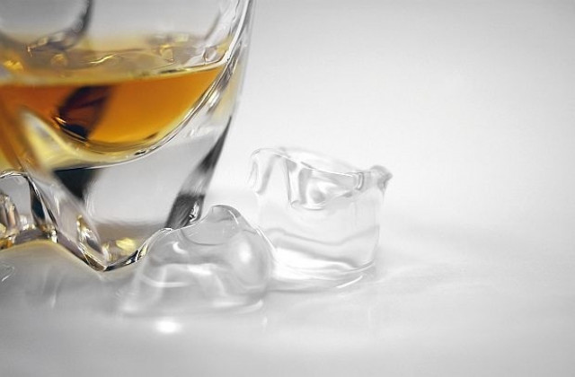 Незаконен производител на алкохол разкриха в Ловеч