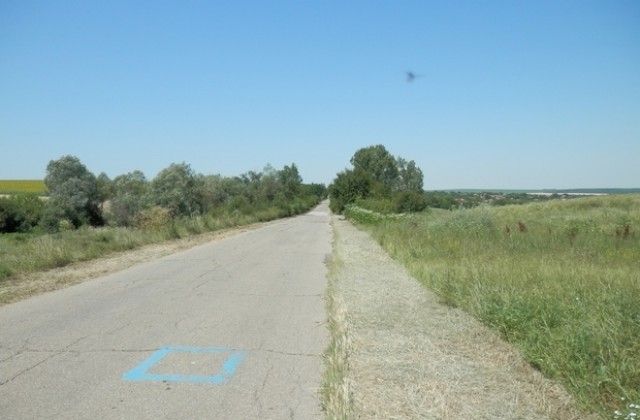Чистят от трева и храсти пътните банкети в Община Павликени