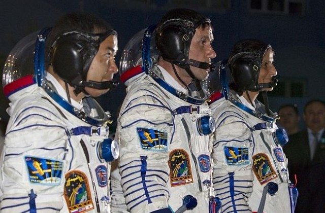 Междуконтинентален екипаж излетя в Космоса
