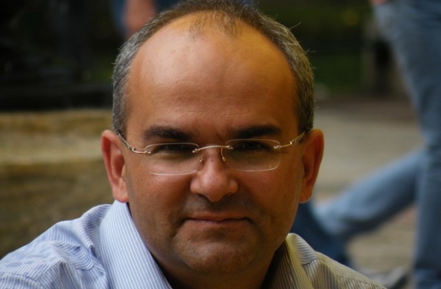 Предлагат Момчил Младенов за управител на БКС