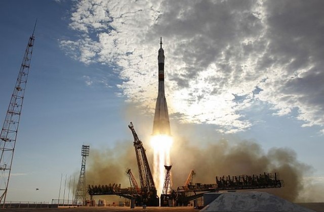 Союз ТМА-05М се скачи с Международната космическа станция
