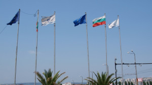 Много от варненските знамена плачат за смяна