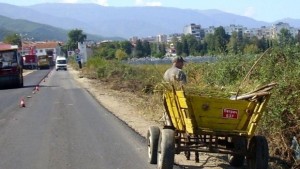 Каруца се натресе в кола на турист