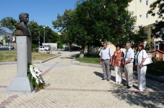 Областна администрация Сливен отдаде почит към Апостола