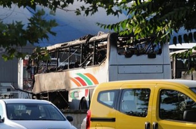 Взривът на автобус с израелски туристи в България е водеща тема в световния печат