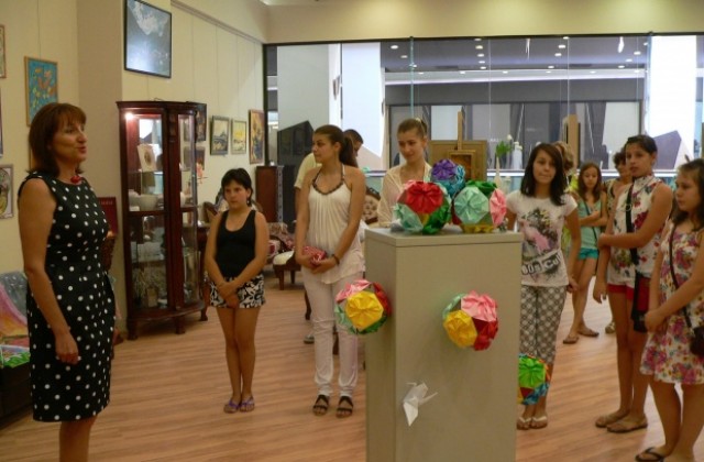 Благотворителна изложба на Бистра и Галина в Арт център RG21