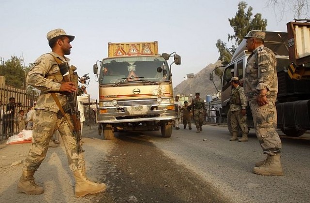 9 души загинаха при атака на камикадзе в Пакистан