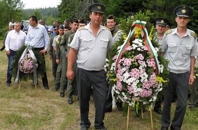 Военни почести за загиналите в Бетоловото
