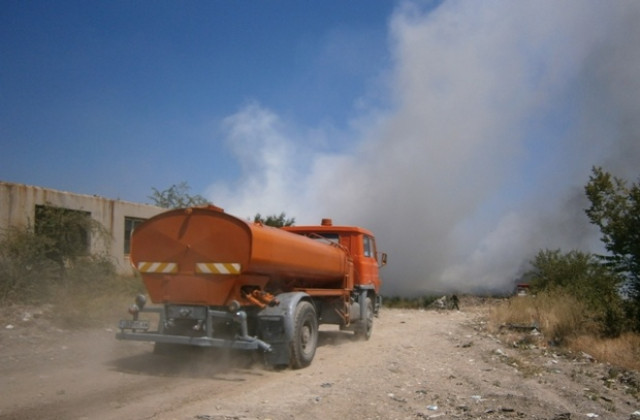 Сметището все още тлее