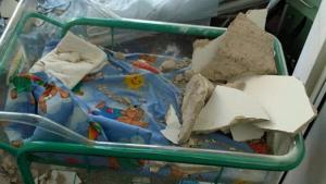 Мазилка падна върху новородено в Тина Киркова