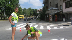 Студенти придават поприветлив вид на Мездра