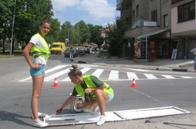 Студенти придават по-приветлив вид на Мездра