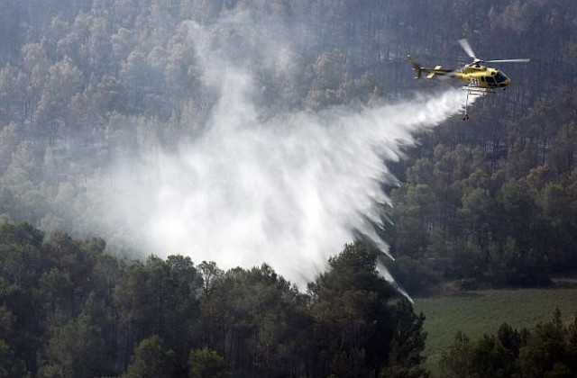 Франция изпрати помощ на Испания за справяне с пожара в Каталония