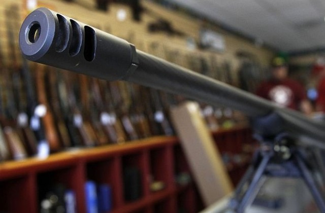Продажбите на оръжия в Колорадо рязко скочиха след стрелбата в Денвър