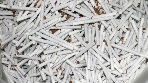 Иззеха цигари за 45 бона двама варненци са задържани