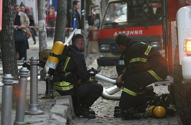 Трактор се запали в гараж в София