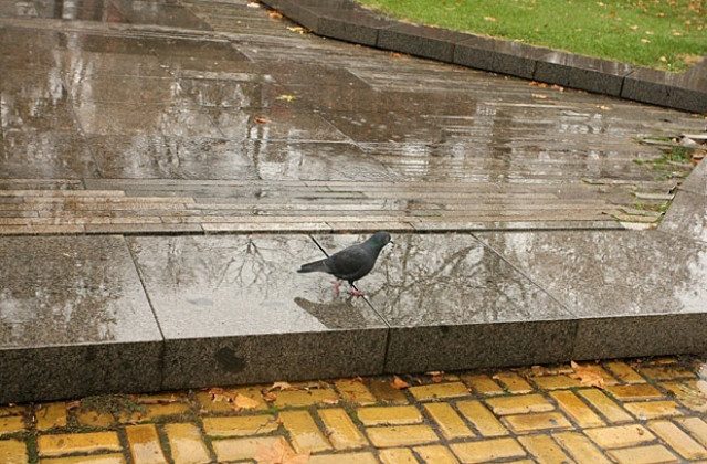 Слънчево, на места ще превали