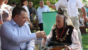 Министърът на земеделието откри празника Златна праскова