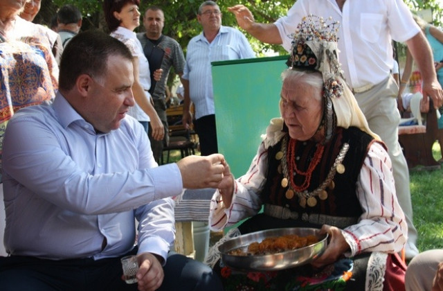 Министърът на земеделието откри празника „Златна праскова”