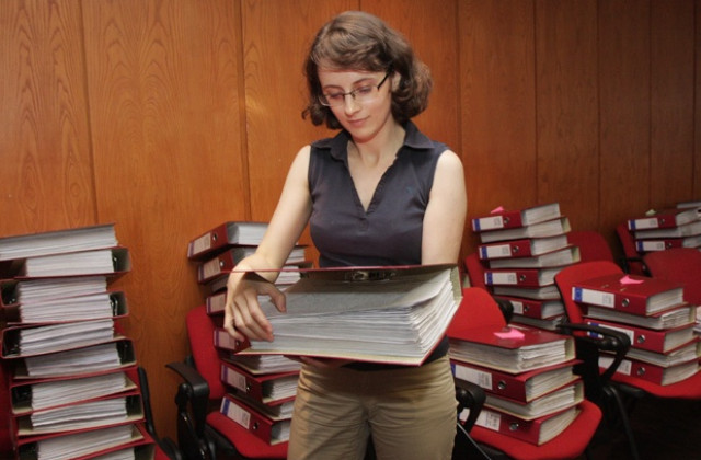 Социалистите внасят в парламента подписите за референдум за Белене