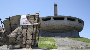 Забраниха достъпа на хора в сградата на Домпаметника на Бузлуджа