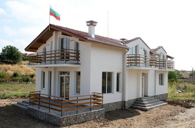 Първите бисерчани се нанесоха в новите си домове