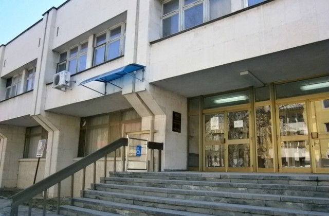 Хванаха трима младежи за поредица кражби от автомобили