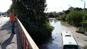 Наказание за шофьора на потопения автобус за полицаите спасители награди