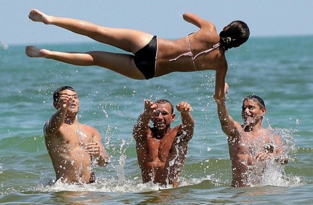 Пореден ден с жълт код заради жегата