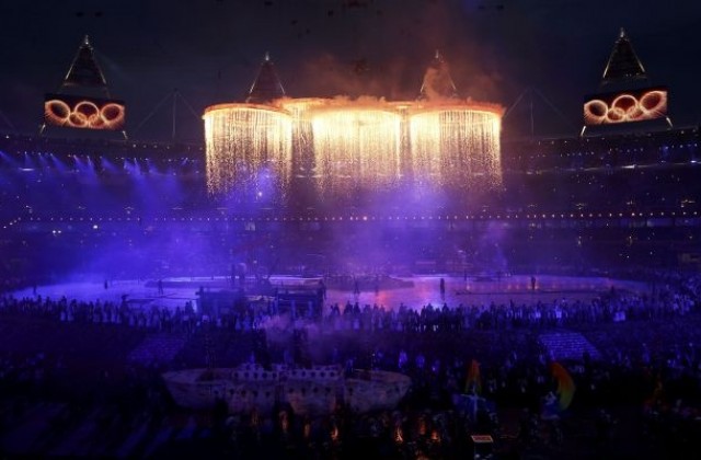 Олимпийският жертвеник в Лондон е запален!