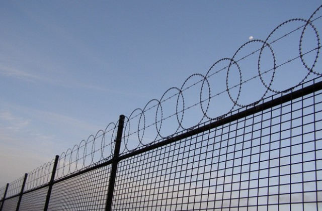 Хванаха охранител на затвор в София, разпространявал наркотици