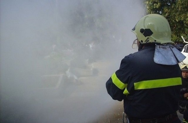 Румънски автобус изгоря край село Баня
