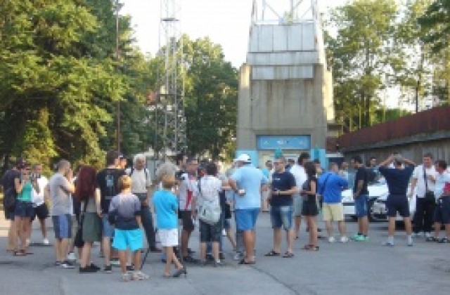 Феновете към играчите на Левски: Туристи, махайте се!