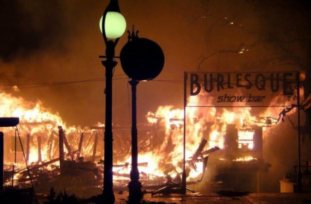 Бар и кръчма изгоряха на Златните